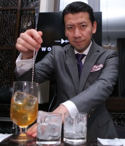 มานาบุ คาเนโกะ ที่ St Regis Bar